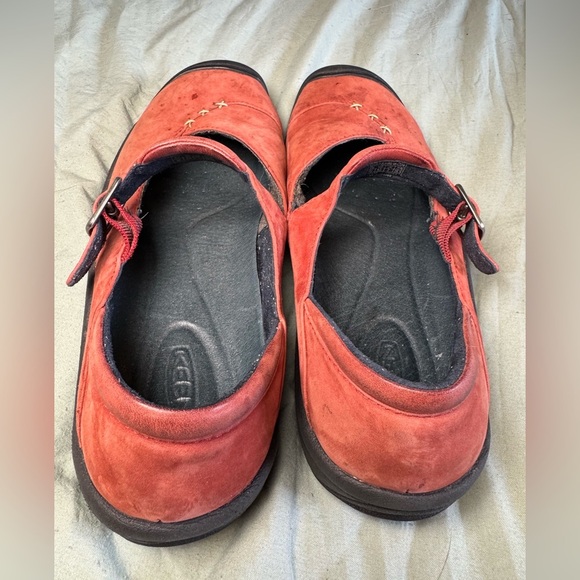 Keen Women's Red Suede Mary Jane Adjustable Strap Casual Comfort Shoes Sz 9.5 - Picture 3 of 6